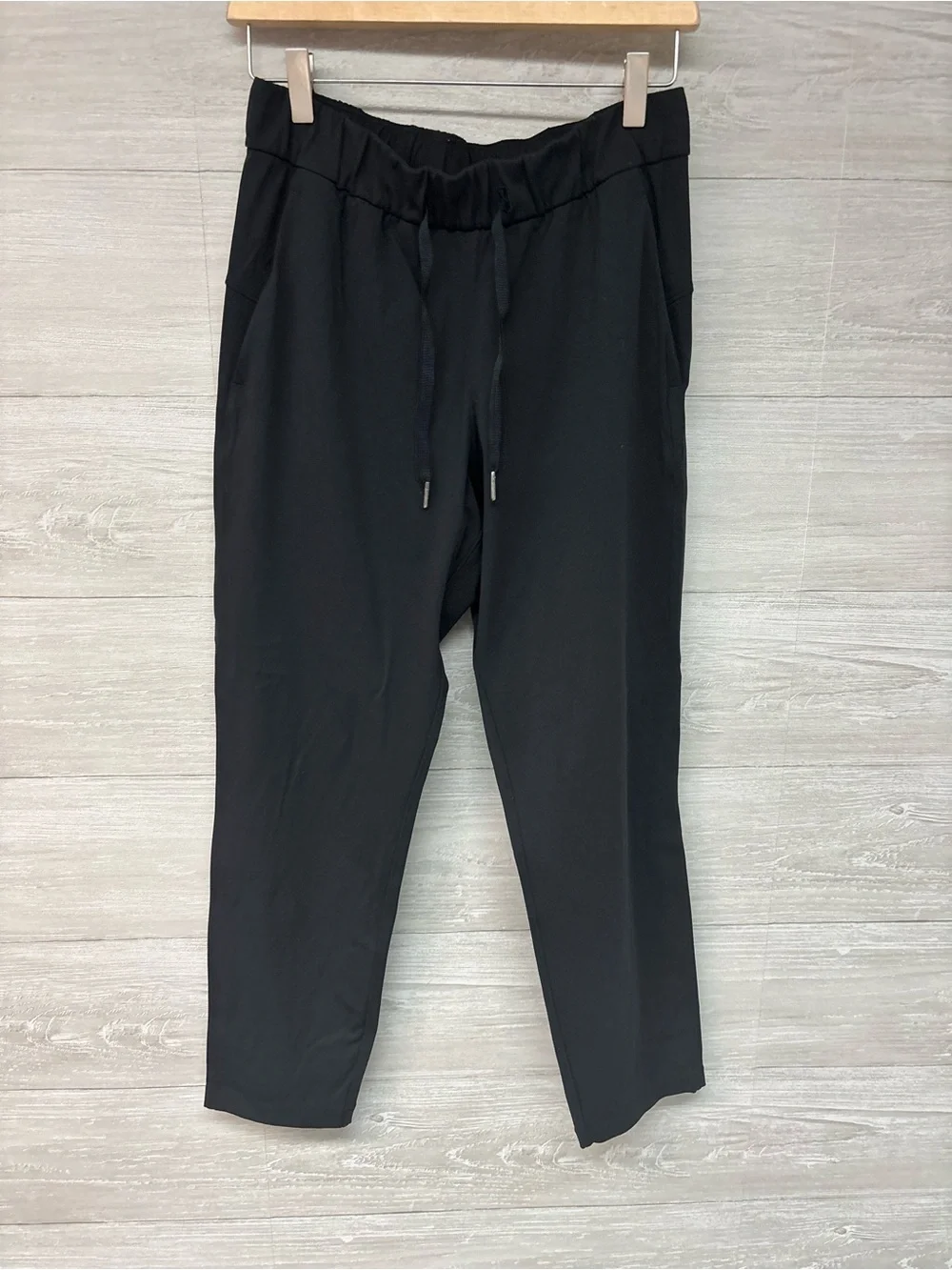 * | Lululemon | cropped pants. Size 6.